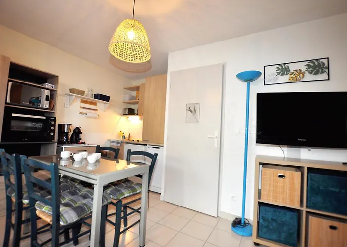 Marina, Ile Des Pecheurs - Acces Piscine Et